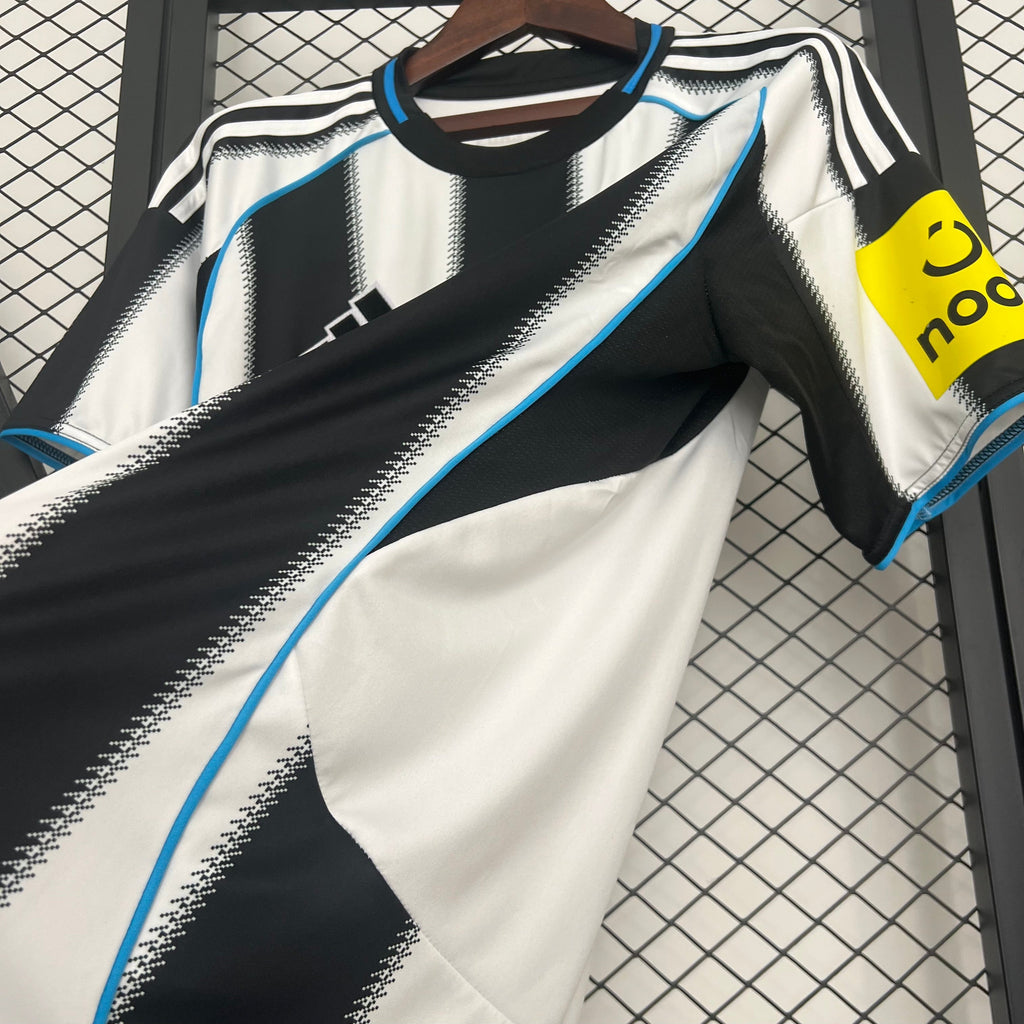 Newcastle 2025/26 (Primera equipación)