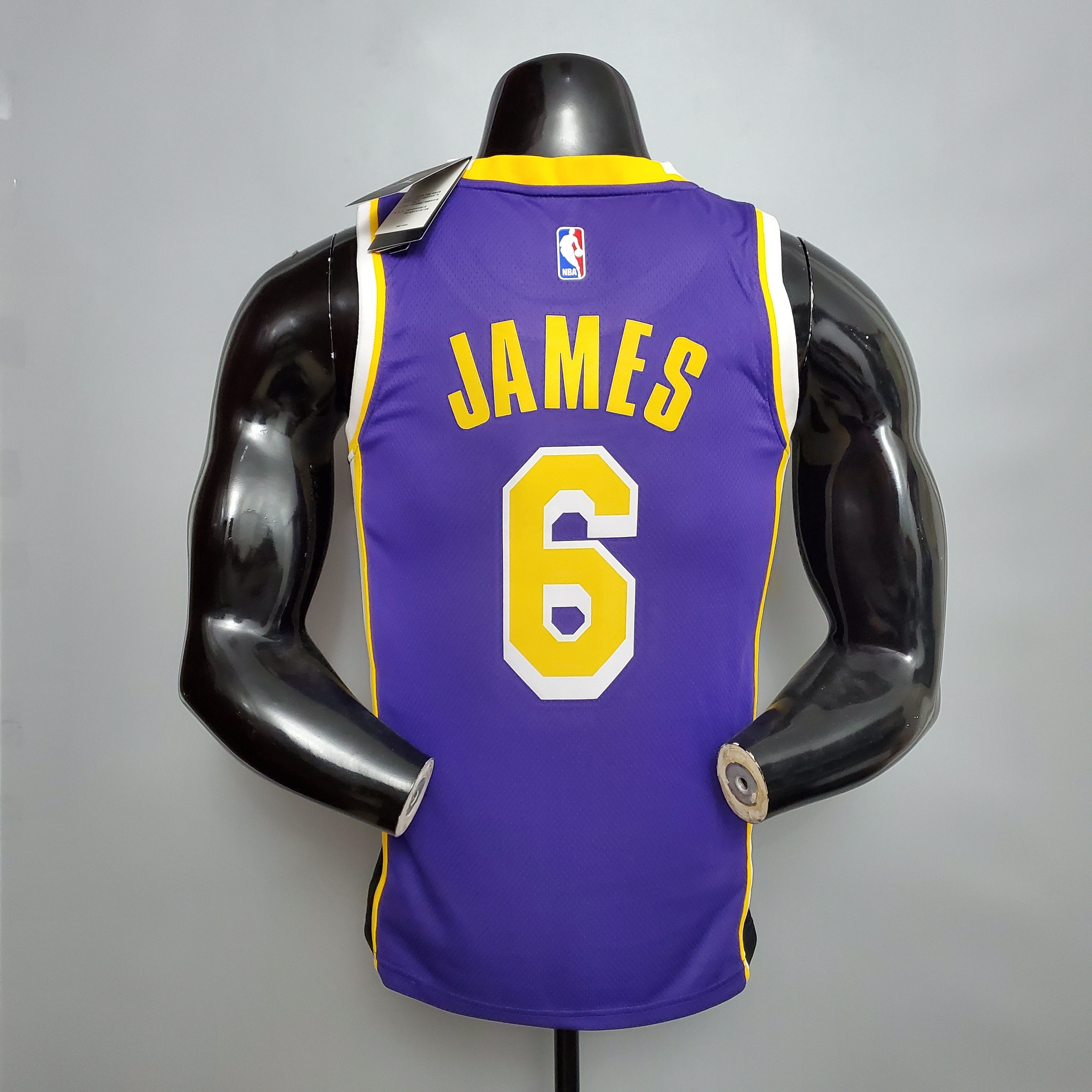 Los Angeles Lakers (purple round)